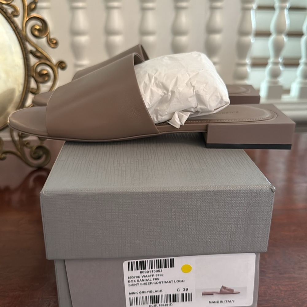 Balenciaga slides 39 - Picture 3 of 6